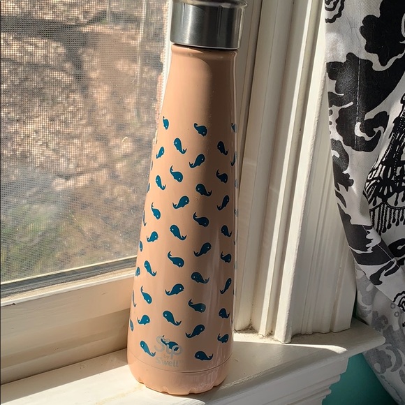 2 gently used water bottles, 1 never used! - Picture 2 of 4